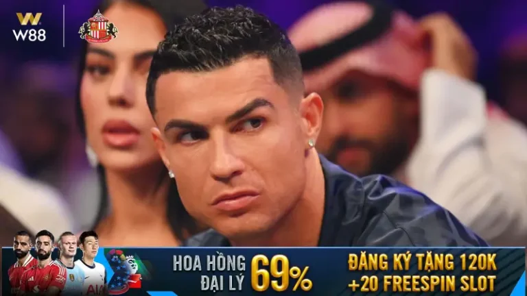 CRISTIANO RONALDO DÍNH VỐ ĐAU KHÓ NGỜ